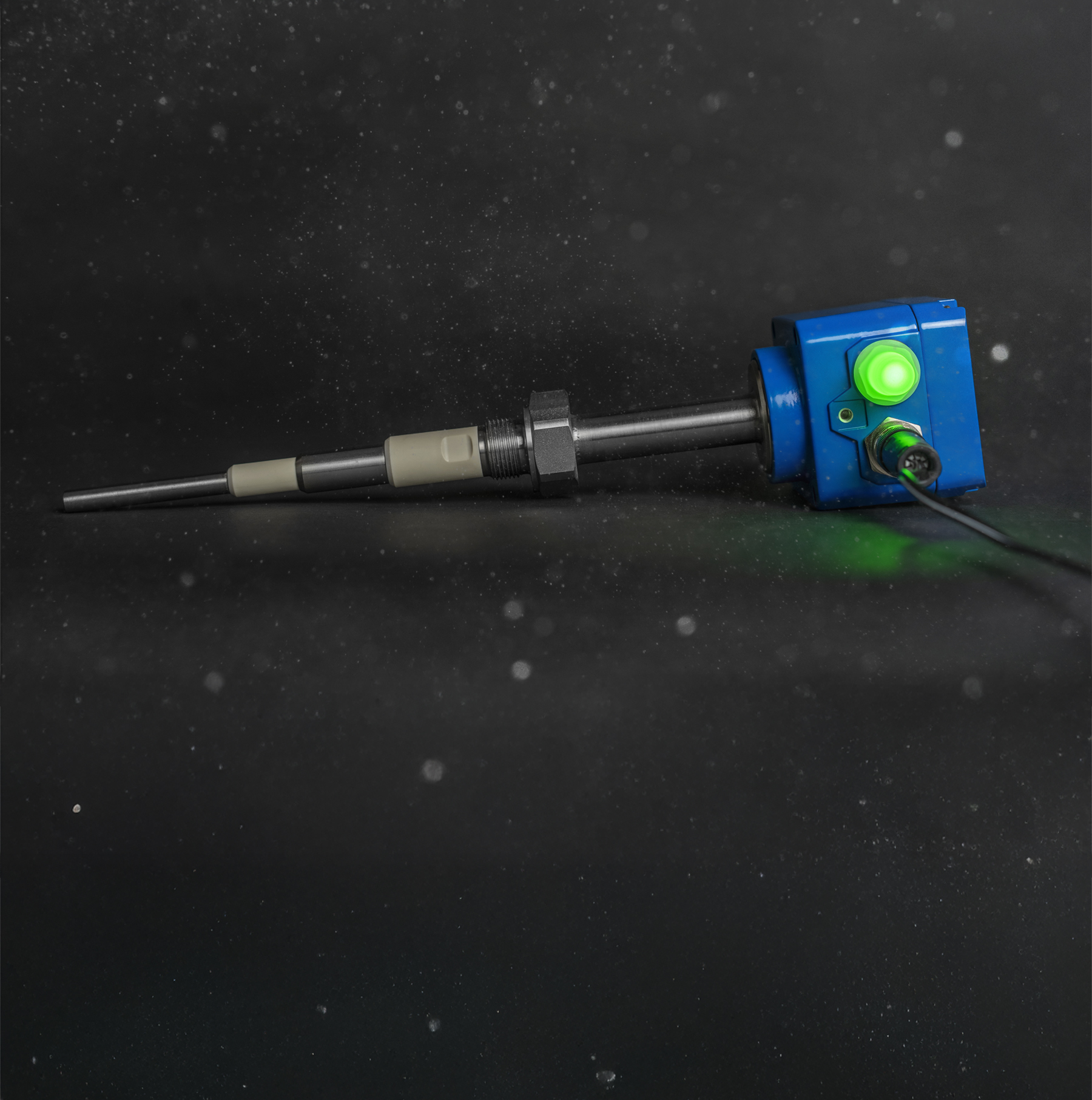 RFnivo® 3000 capacitive level switch with NivoLED® signal lamp