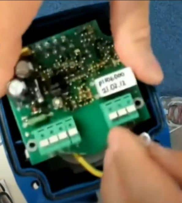 How to replace electronics for capacitance level sensors